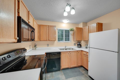 Townhouse For Sale - 9084 Terra Verde Trail<br/> Hennepin County, Eden Prairie, MN 55347
