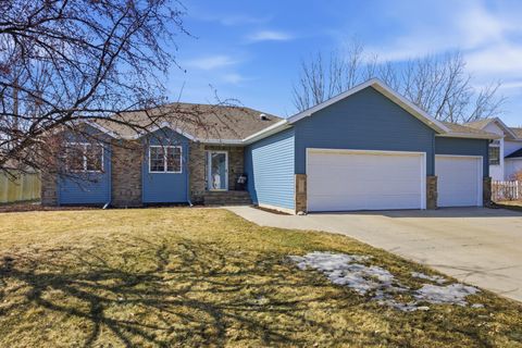 Homes For Sale - 3801 22nd Street<br/> Fargo, ND 58104