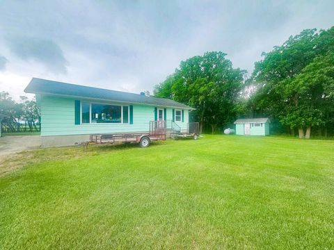 Homes For Sale - 2617 State Highway 175<br/> Hallock, MN 56728