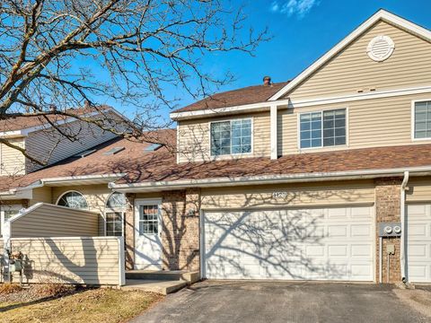 Townhouse For Sale - 1120 Pecks Woods Drive<br/> Ramsey County, Saint Paul, MN 55112