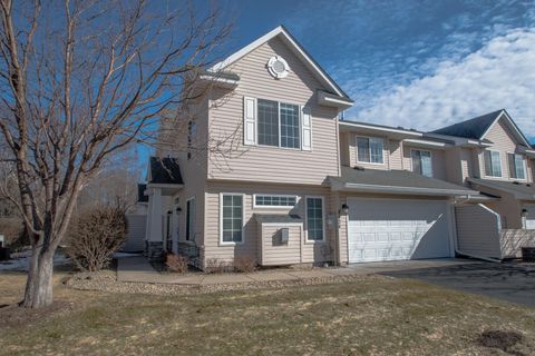 Townhouse For Sale - 8424 Yukon Circle<br/> Champlin, MN 55316