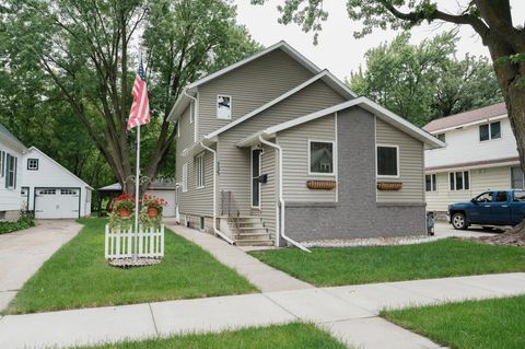 Homes For Sale - 223 W 10th Street<br/> Fairmont, MN 56031