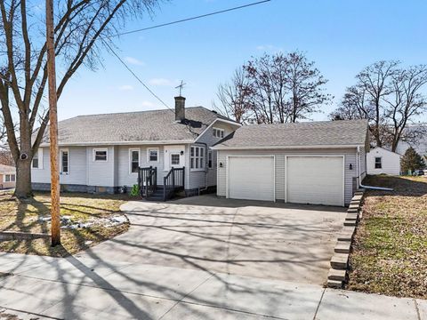 Homes For Sale - 213 Boulevard Avenue<br/> Le Sueur County, Montgomery, MN 56069