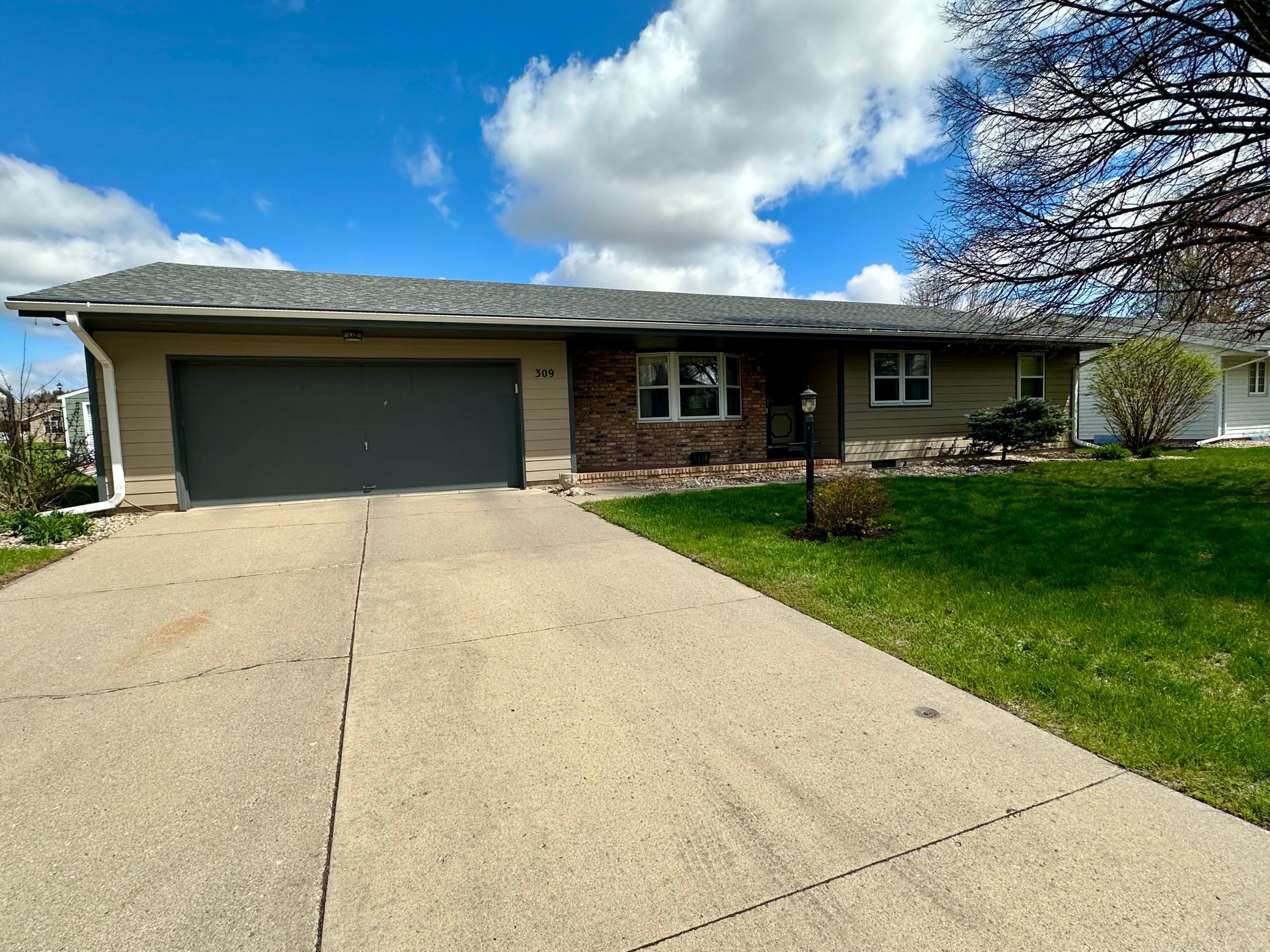 309 E Fairway Drive, Luverne, Minnesota image 1