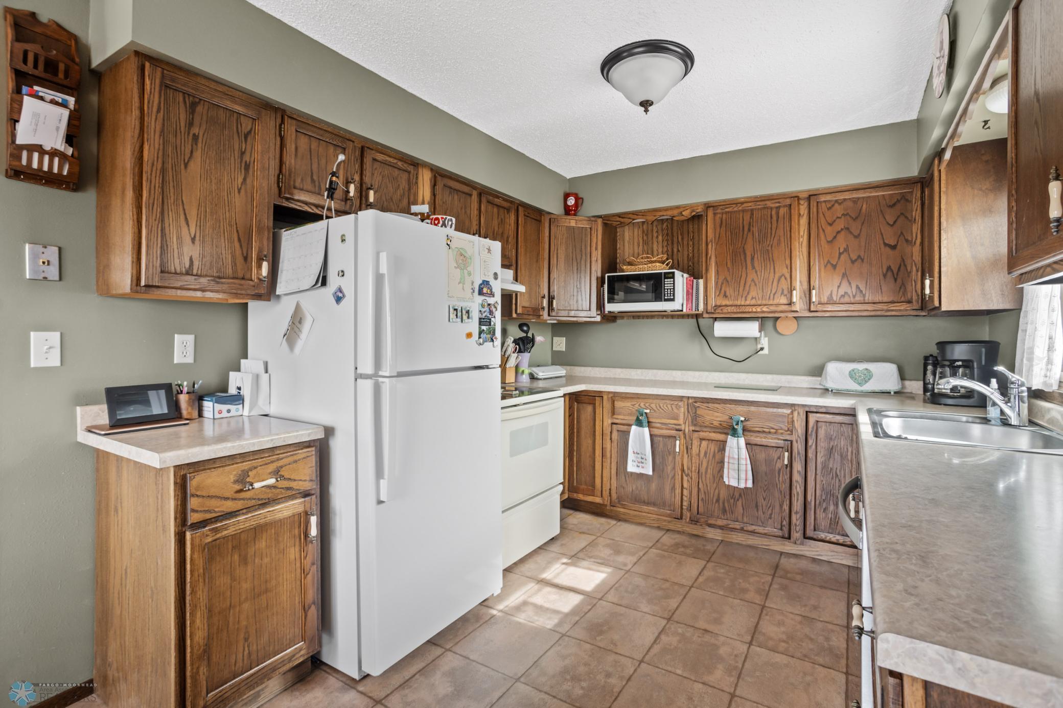 435 Birch Lane, Moorhead, Minnesota image 11