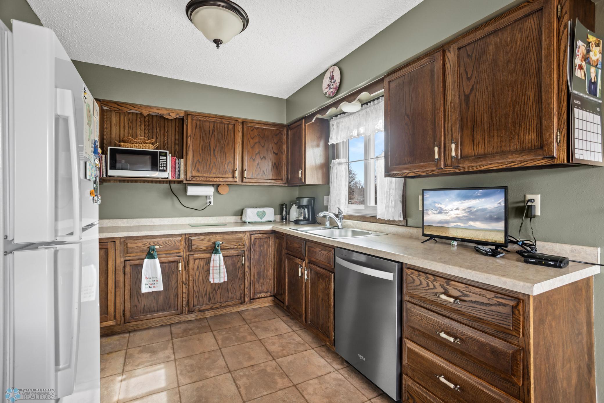 435 Birch Lane, Moorhead, Minnesota image 12