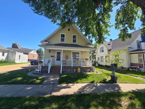 Homes For Sale - 215 W 4th Street<br/> Martin County, Fairmont, MN 56031