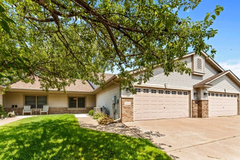 Townhouse For Sale - 10968 Kirby Boulevard<br/> Chisago City, MN 55013
