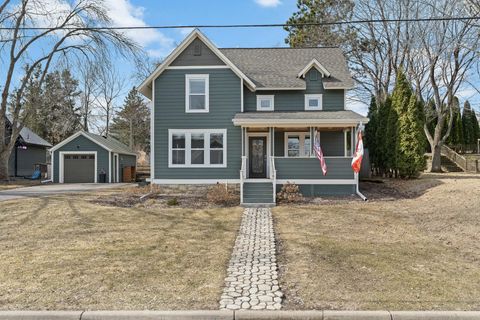 Homes For Sale - 1002 5th Street<br/> Stillwater, MN 55082