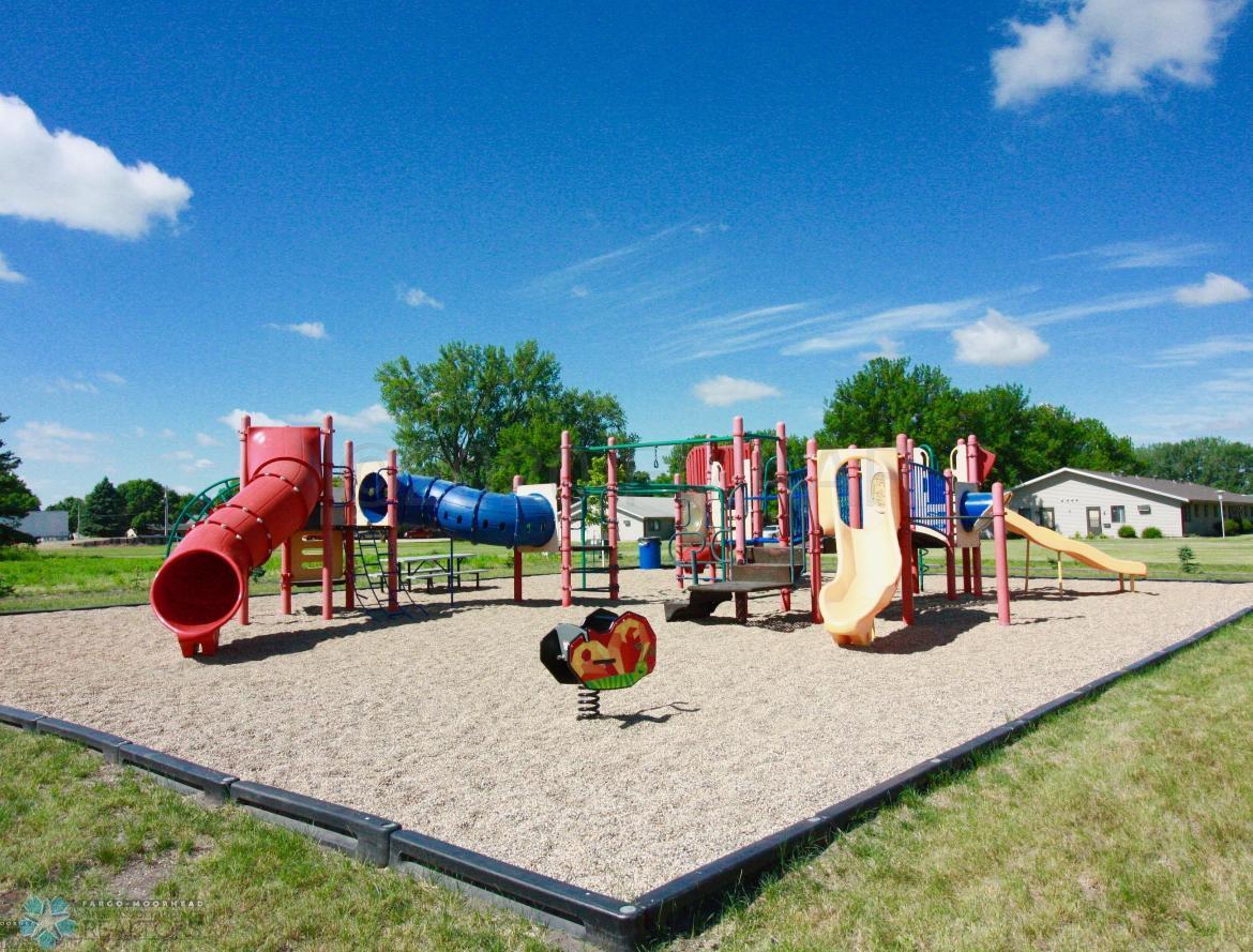 212 Pine Drive, Hankinson, North Dakota image 2