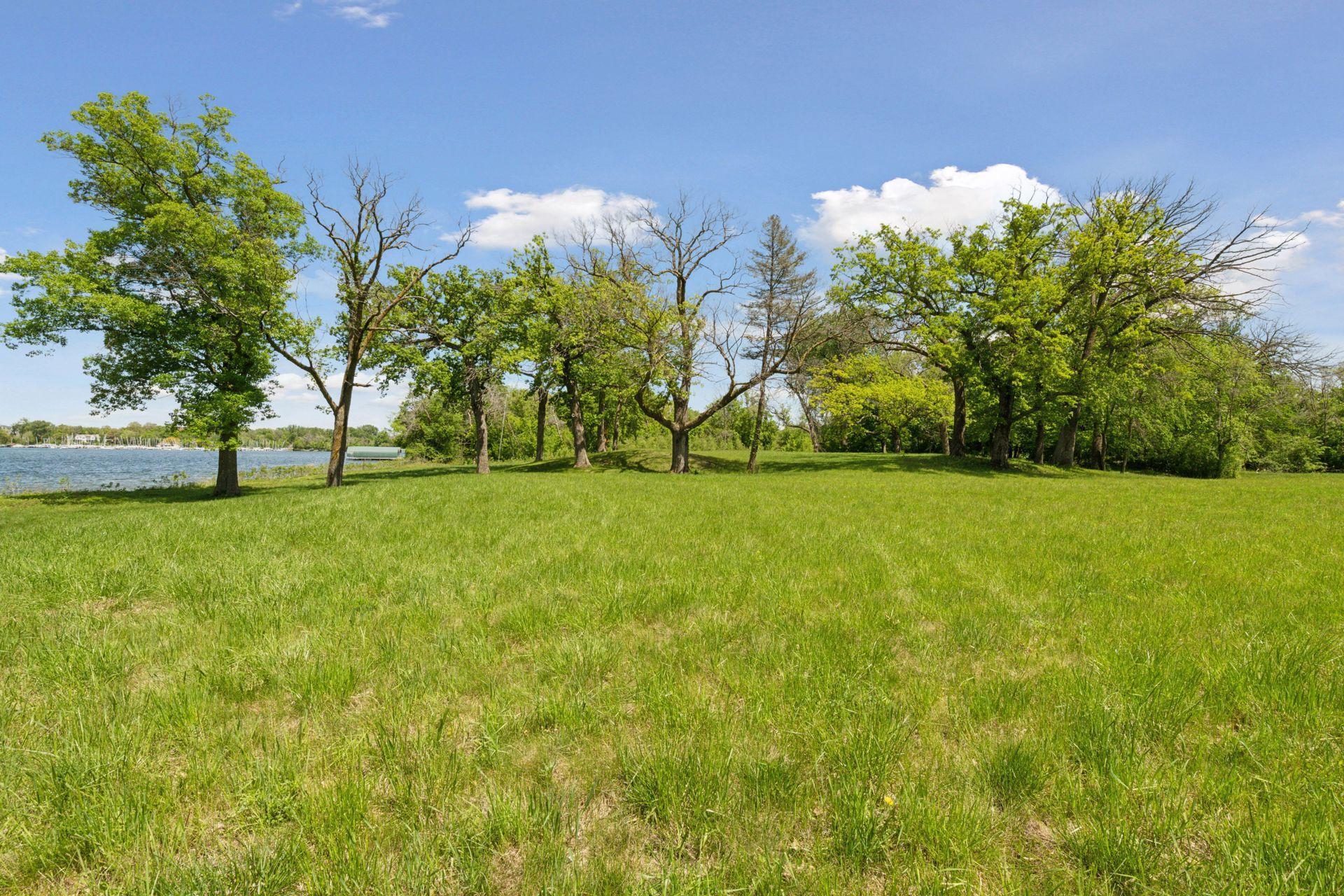 555 Bushaway Road, Wayzata, Minnesota image 10
