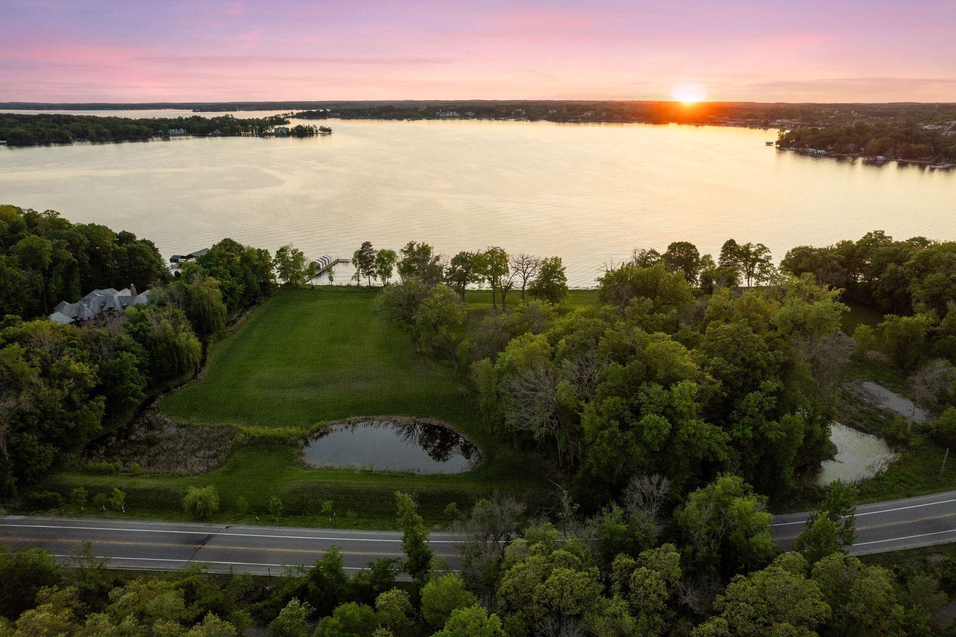 555 Bushaway Road, Wayzata, Minnesota image 4