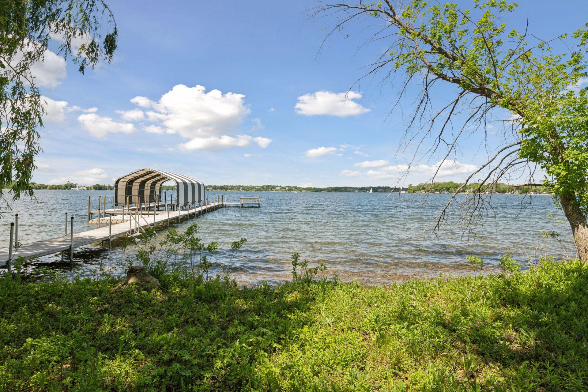 555 Bushaway Road, Wayzata, Minnesota image 9