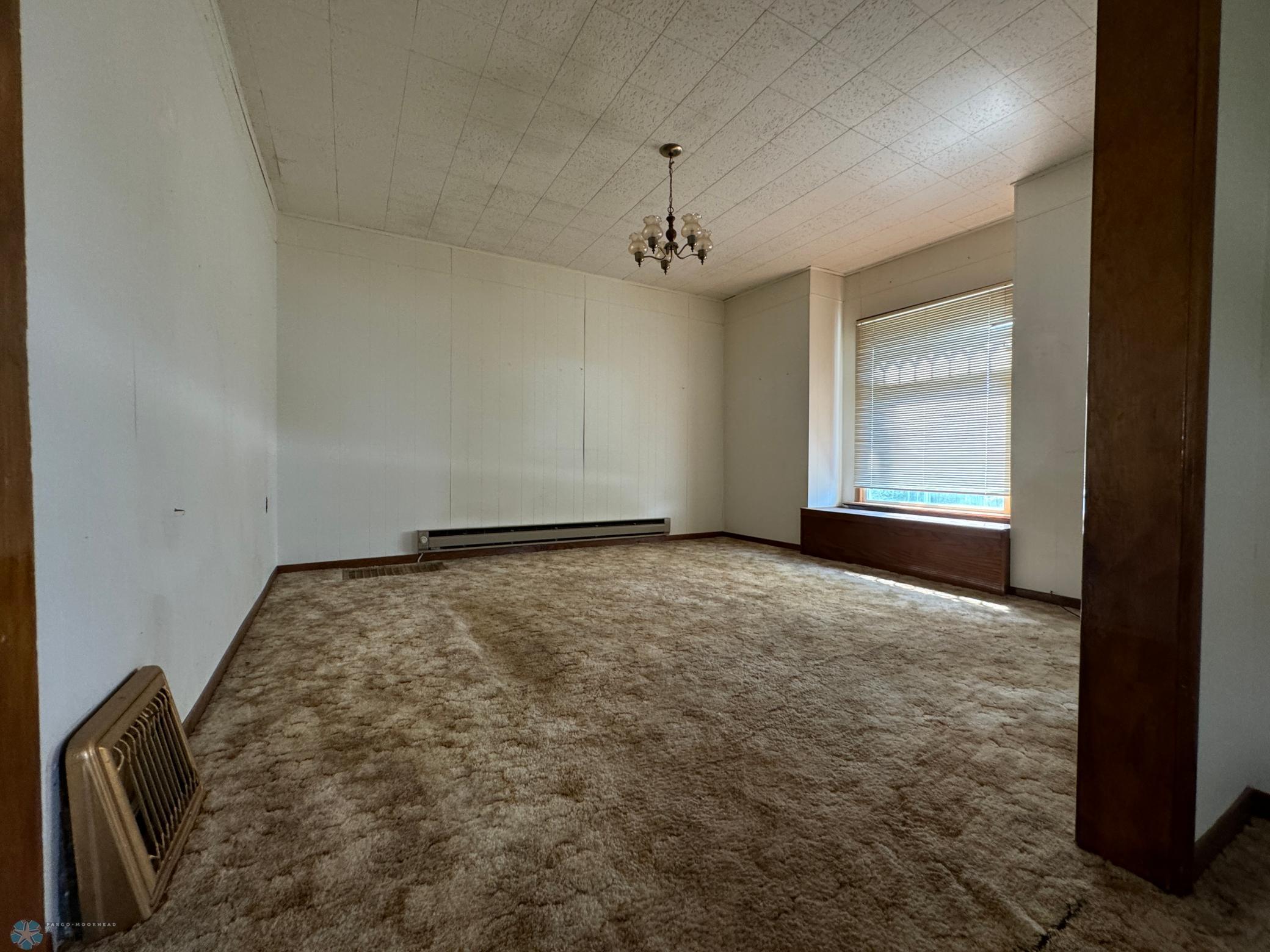 Valley City, North Dakota 58072, United States, 3 Bedrooms Bedrooms, ,2 BathroomsBathrooms,Residential,Pending,48444