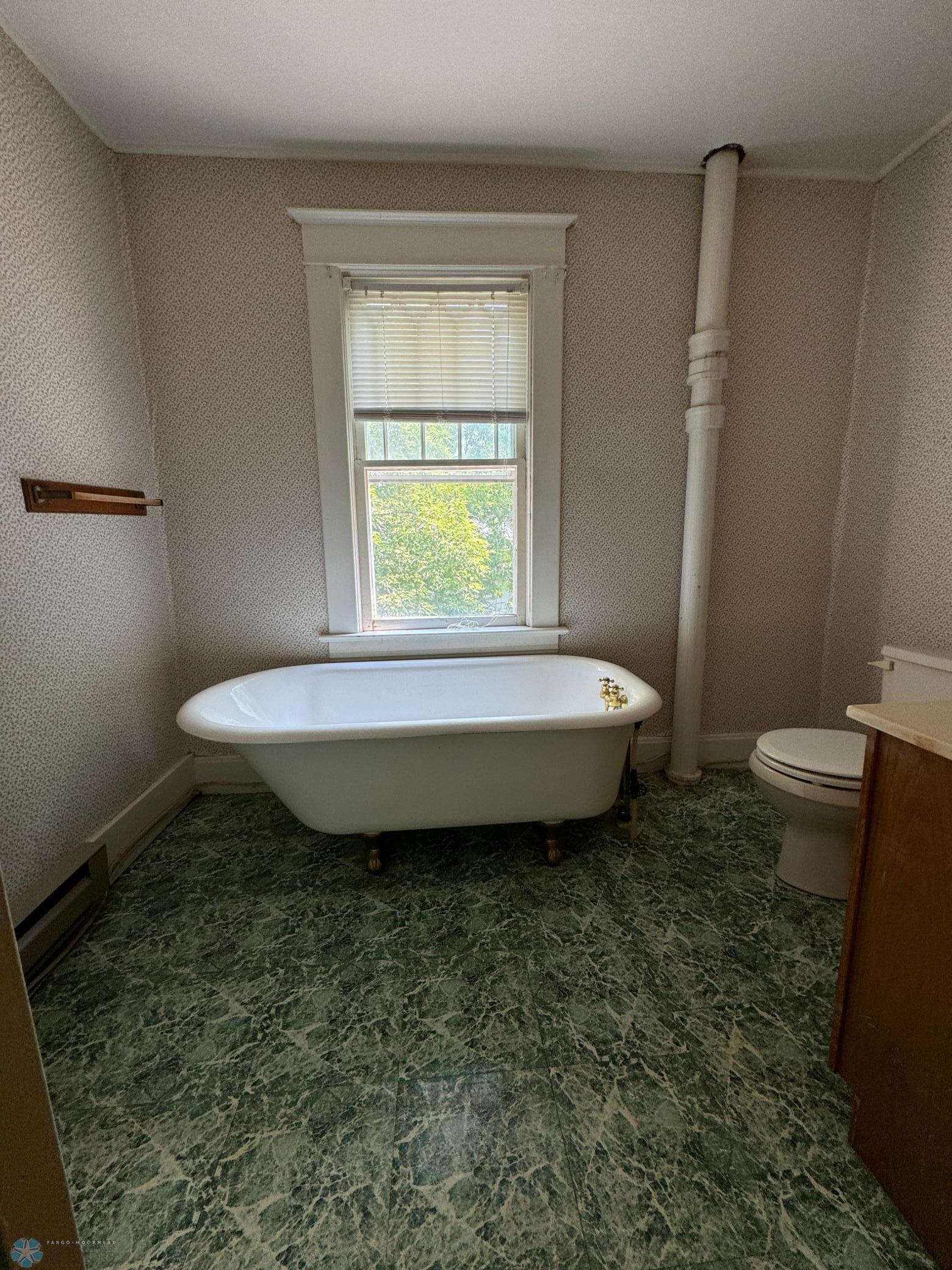 Valley City, North Dakota 58072, United States, 3 Bedrooms Bedrooms, ,2 BathroomsBathrooms,Residential,Pending,48444