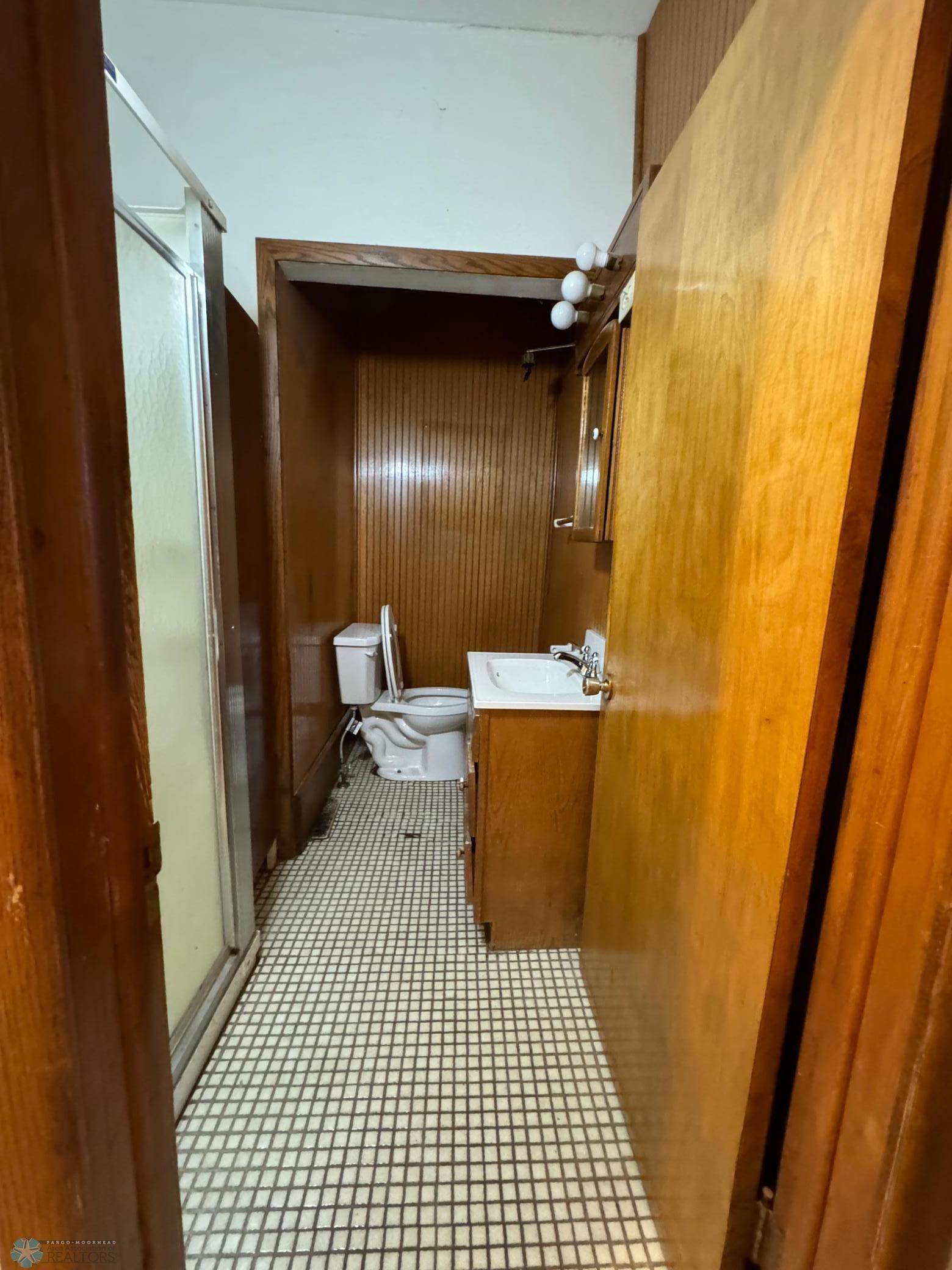 Valley City, North Dakota 58072, United States, 3 Bedrooms Bedrooms, ,2 BathroomsBathrooms,Residential,Pending,48444