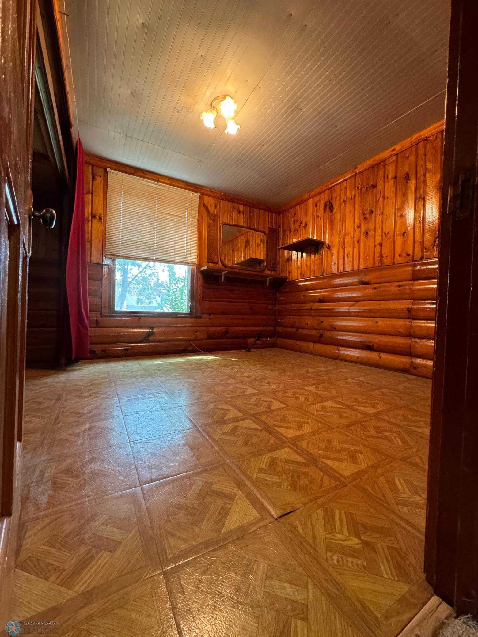 Valley City, North Dakota 58072, United States, 3 Bedrooms Bedrooms, ,2 BathroomsBathrooms,Residential,Pending,48444