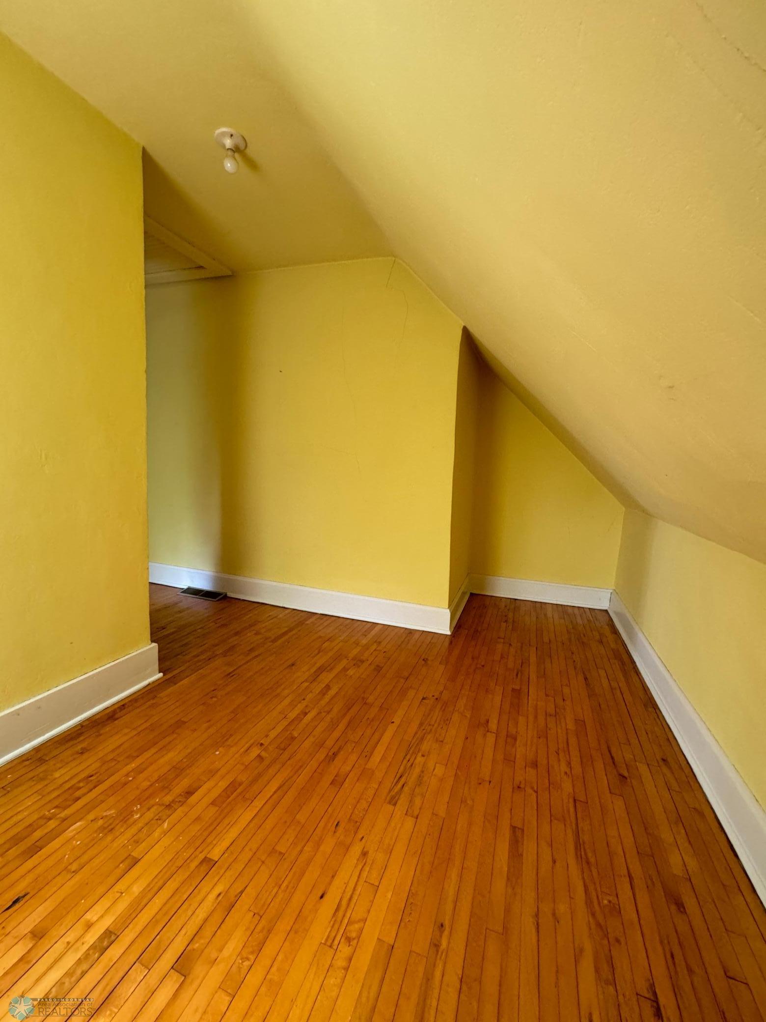 Valley City, North Dakota 58072, United States, 3 Bedrooms Bedrooms, ,2 BathroomsBathrooms,Residential,Pending,48444