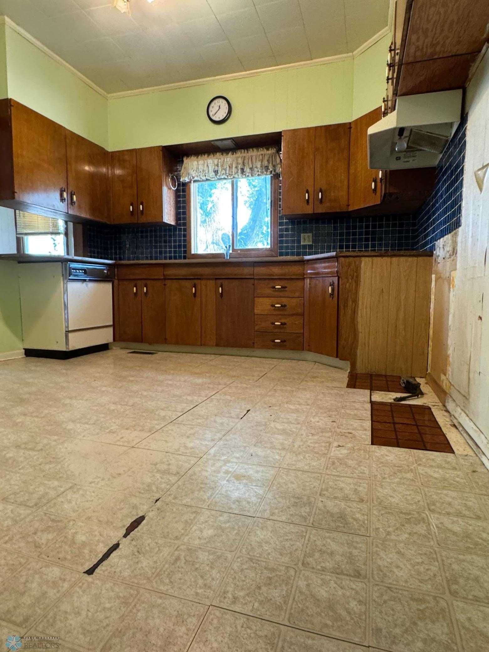 Valley City, North Dakota 58072, United States, 3 Bedrooms Bedrooms, ,2 BathroomsBathrooms,Residential,Pending,48444