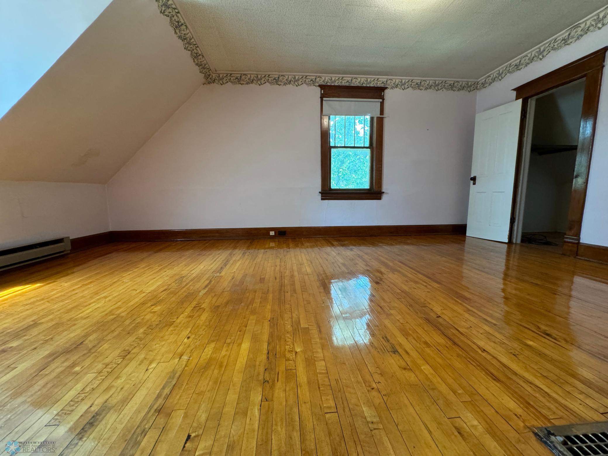 Valley City, North Dakota 58072, United States, 3 Bedrooms Bedrooms, ,2 BathroomsBathrooms,Residential,Pending,48444