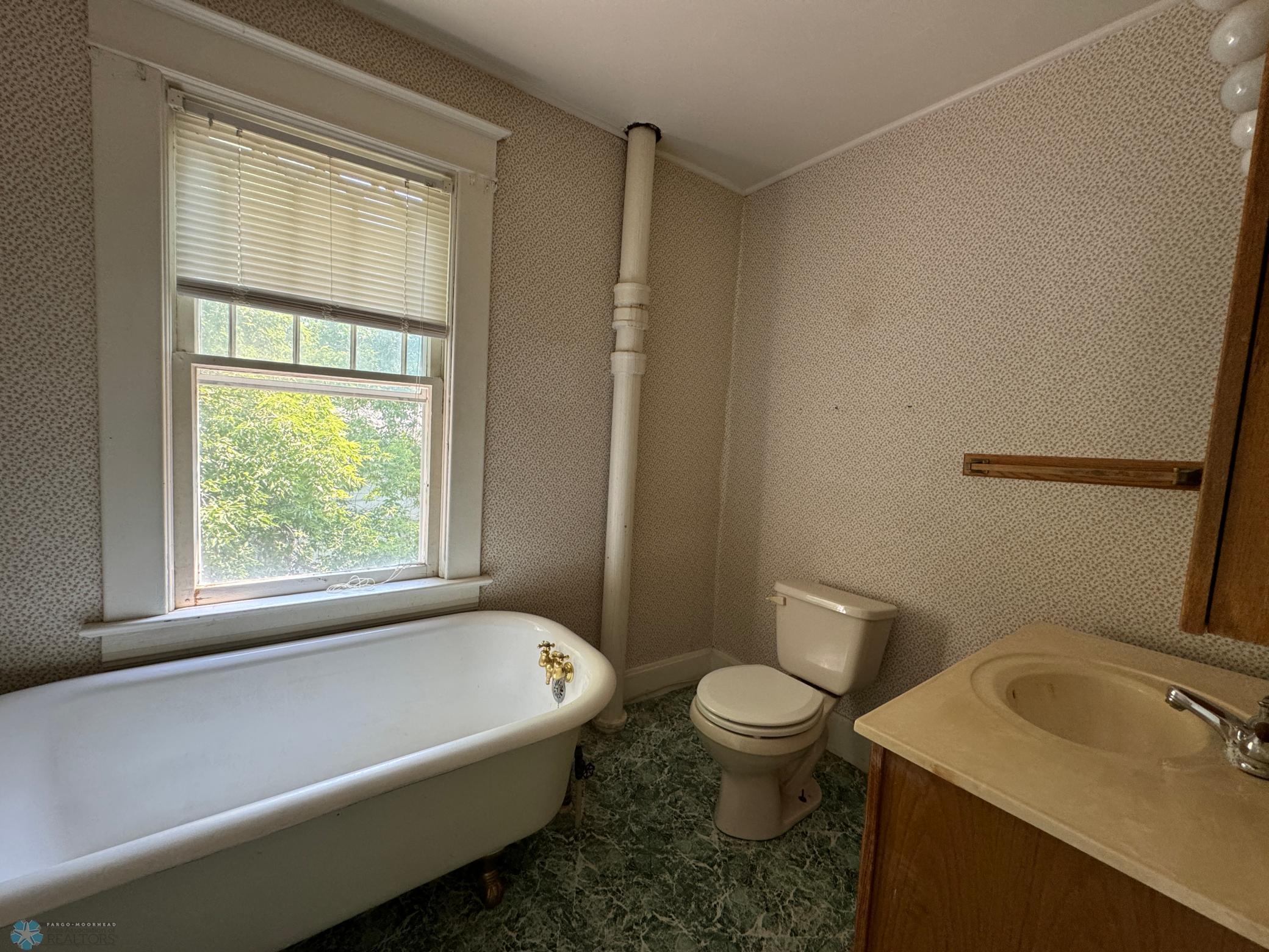 Valley City, North Dakota 58072, United States, 3 Bedrooms Bedrooms, ,2 BathroomsBathrooms,Residential,Pending,48444