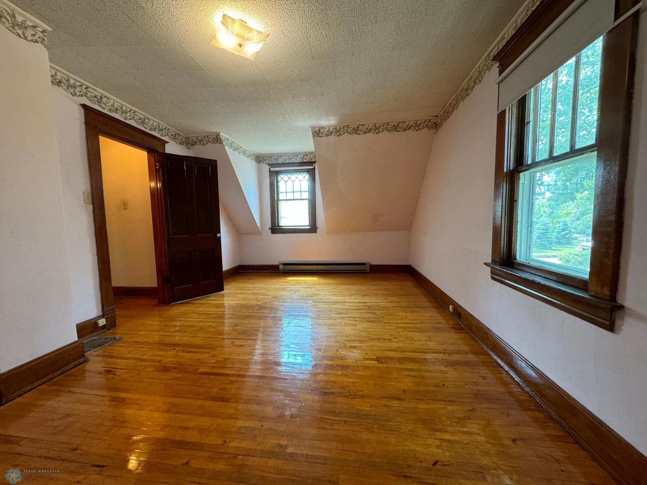 Valley City, North Dakota 58072, United States, 3 Bedrooms Bedrooms, ,2 BathroomsBathrooms,Residential,Pending,48444