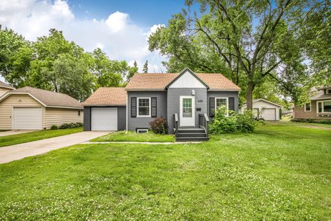 Homes For Sale - 635 E 2nd Street<br/> Litchfield, MN 55355