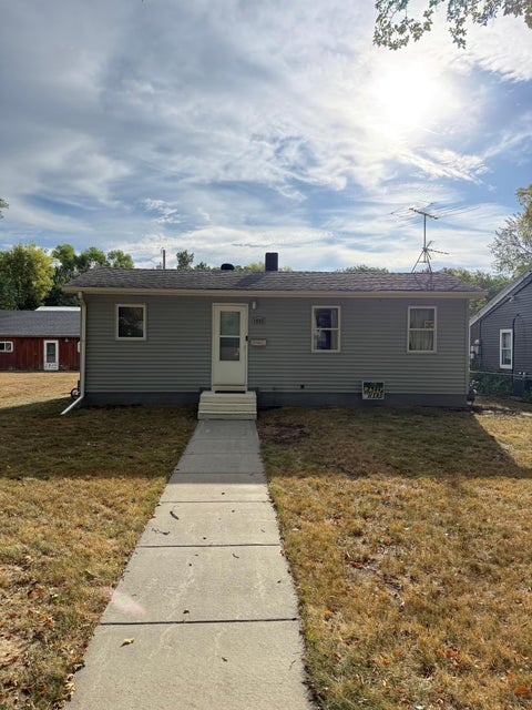 Homes For Sale - 1605 9th Street<br/> Fargo, ND 58102