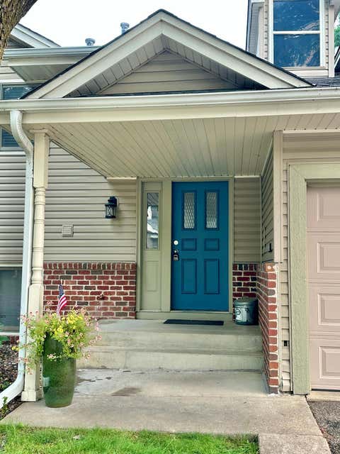 Homes For Sale - 18462 Creeks Bend Drive<br/> Minnetonka, MN 55345