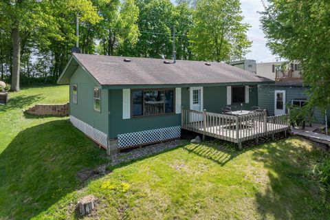 Homes For Sale - 22774 Stavenau Lane<br/> Elysian, MN 56028