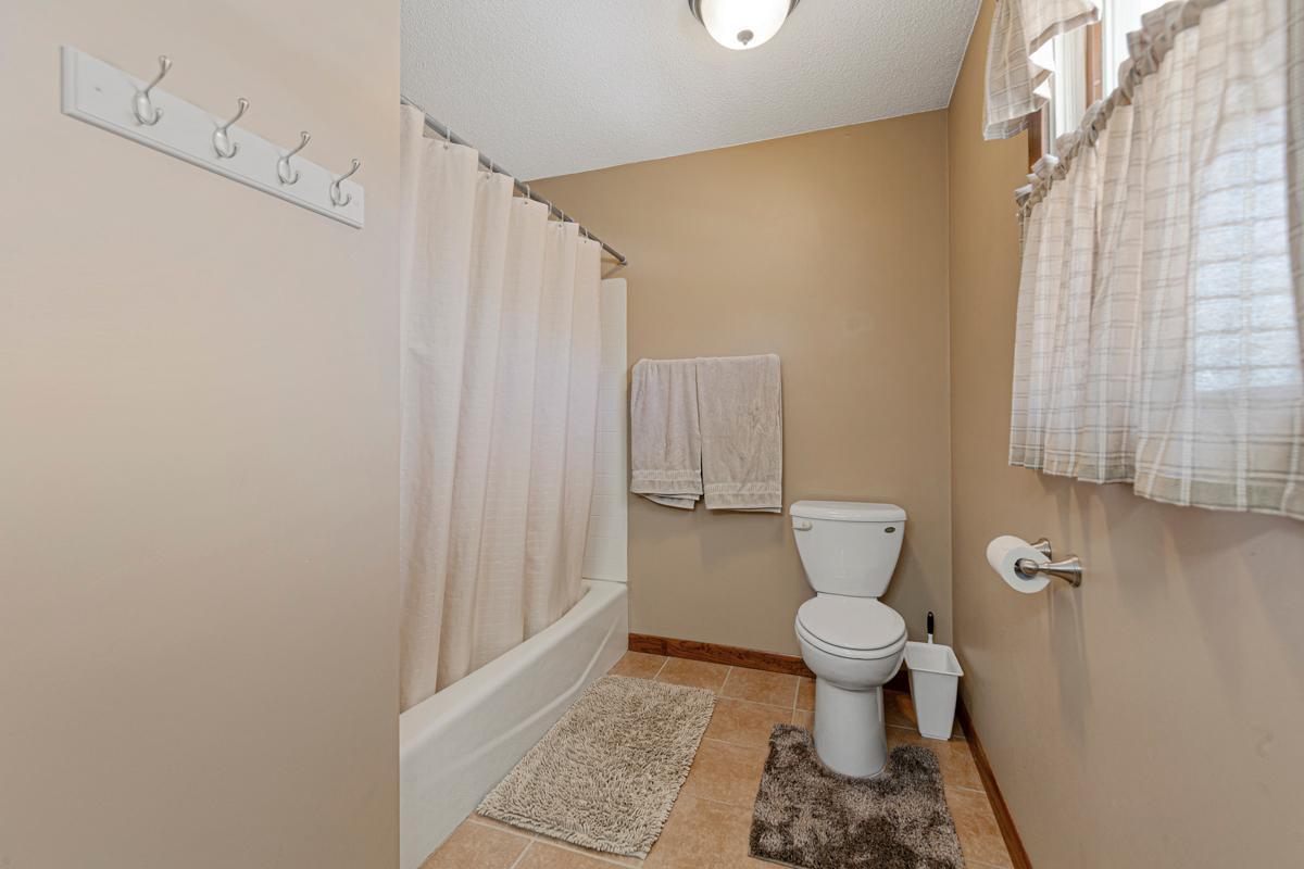 19023 Davis Avenue, Faribault, Minnesota image 27