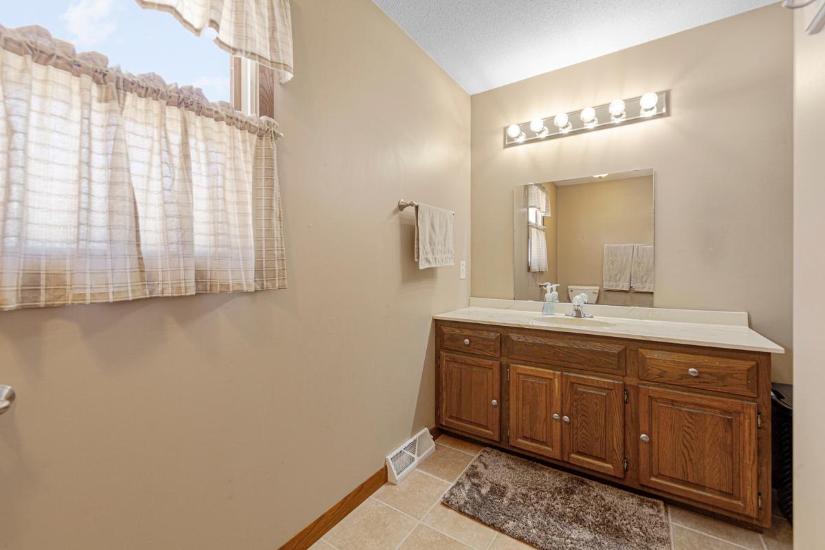 19023 Davis Avenue, Faribault, Minnesota image 26