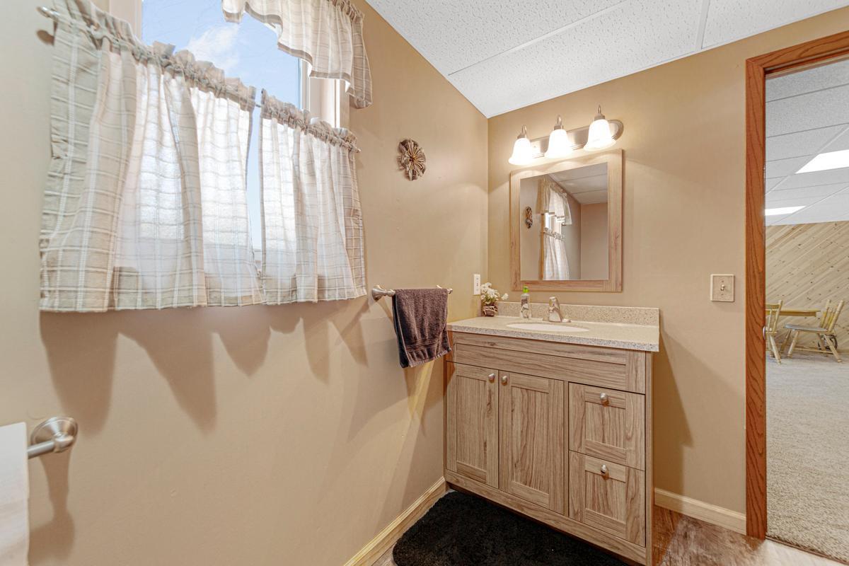 19023 Davis Avenue, Faribault, Minnesota image 35