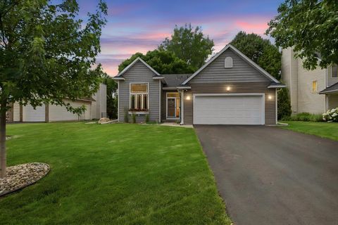 Homes For Sale - 1222 Fallbrook Lane<br/> Woodbury, MN 55125