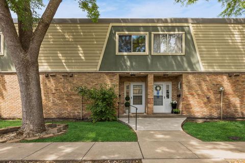 Townhouse For Sale - 7361 W Franklin Avenue<br/> Minneapolis, MN 55426