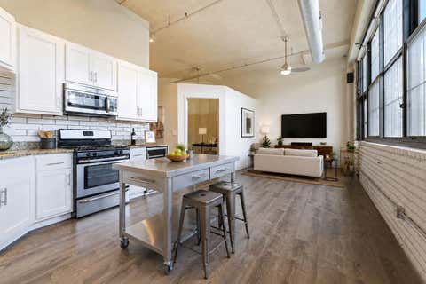 Condo For Sale - 1901 E Hennepin Avenue<br/> Minneapolis, MN 55413