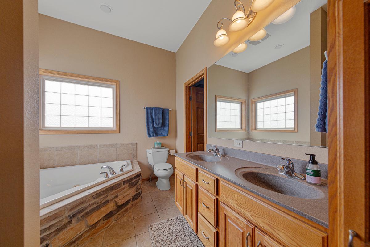 375 Hickory Lane, Owatonna, Minnesota image 21