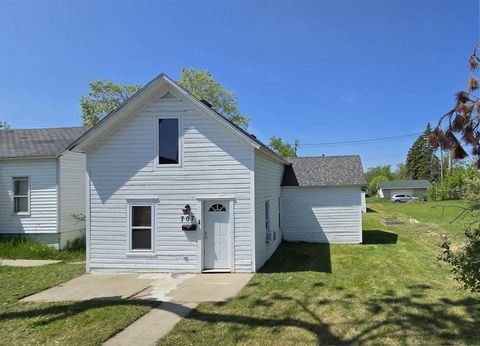 Homes For Sale - 707 Irvine Avenue<br/> Bemidji, MN 56601
