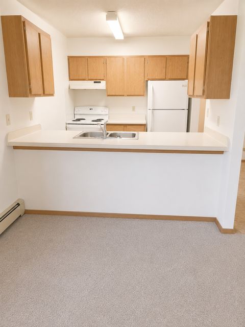 Apartment For Rent - 910 Hengen Street<br/> Fairmont, MN 56031
