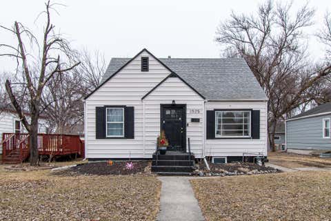 Homes For Sale - 1525 10th Street<br/> Cass County, Fargo, ND 58102