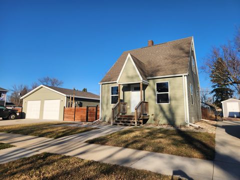 Homes For Sale - 515 5th Avenue<br/> Pipestone County, Pipestone, MN 56164