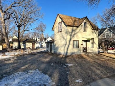 Homes For Sale - 305 S 8th Street<br/> Chippewa County, Montevideo, MN 56265