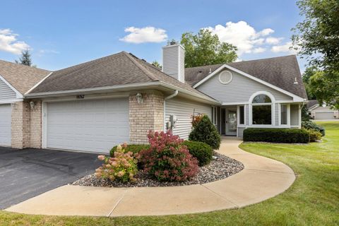 Townhouse For Sale - 19767 Waterford Court<br/> Excelsior, MN 55331