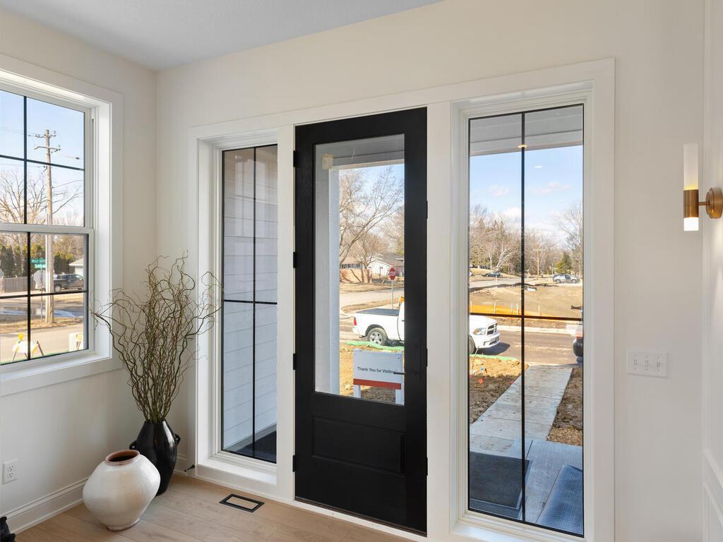 16700 S Manor Road, Eden Prairie, Minnesota image 2
