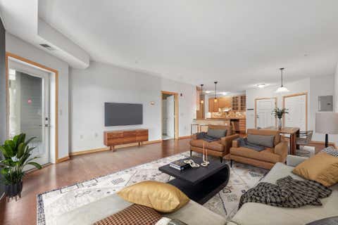Condo For Sale - 2530 E 34th Street<br/> Minneapolis, MN 55406
