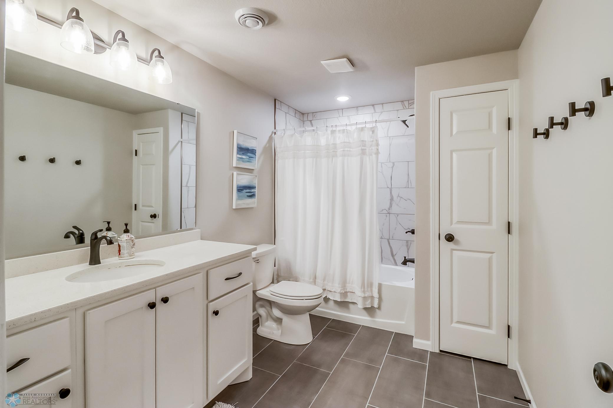 2778 Golden Valley Parkway, Fargo, North Dakota image 36