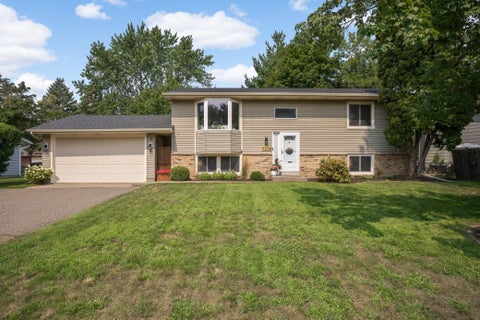 Homes For Sale - 11255 Rhode Island Avenue<br/> Hennepin County, Champlin, MN 55316