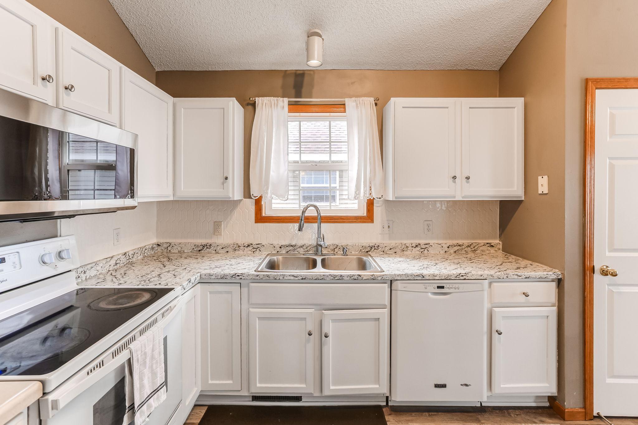 1540 Yorkshire Lane, Shakopee, Minnesota image 12