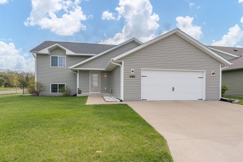 Homes For Sale - 2080 Pratt Cir Cir<br/> Nicollet County, Saint Peter, MN 56082