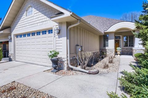 Townhouse For Sale - 17344 Hanson Court<br/> Hennepin County, Eden Prairie, MN 55347